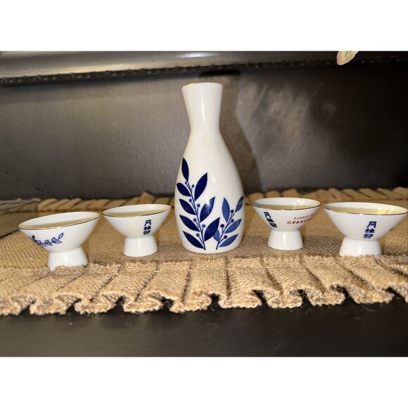 Finest Sake Gekkeikan Porcelain 5 Piece Set Made in Japan EUC - Picture 1 of 12